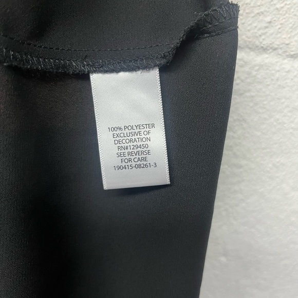 Candie's Sleek Black Top. Large - Picture 6 of 6